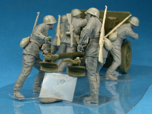 Радянські артилеристи маневрують детальное изображение Фигуры 1/35 Фигуры