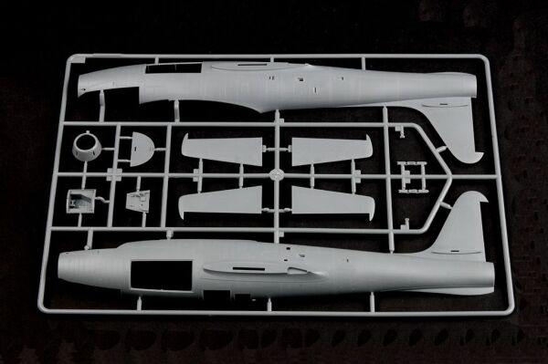 Сборная модель американского бомбардировщика F-84E Thunderjet детальное изображение Самолеты 1/32 Самолеты