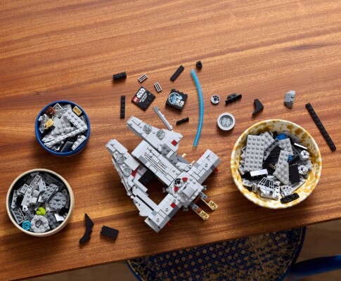 Constructor LEGO STAR WARS Millennium Falcon 75375 детальное изображение Star Wars Lego