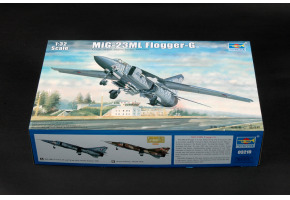 Сборная модель 1/32 Реактивный истребитель MiG-23ML Flogger-G Трумпетер 03210