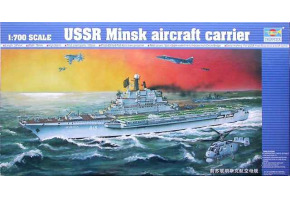 Scale model 1/700 Soviet aircraft carrier Minsk Trumpeter 05703