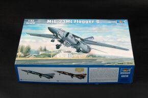Сборная модель 1/32 Реактивный истребитель MiG-23ML Flogger-G Трумпетер 03210
