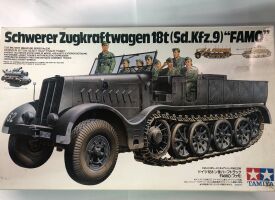 Scale model 1/35 German Tractor 18t (Sd.Kfz.9) Famo + 2 Photo-Etched Tamiya 35239 S