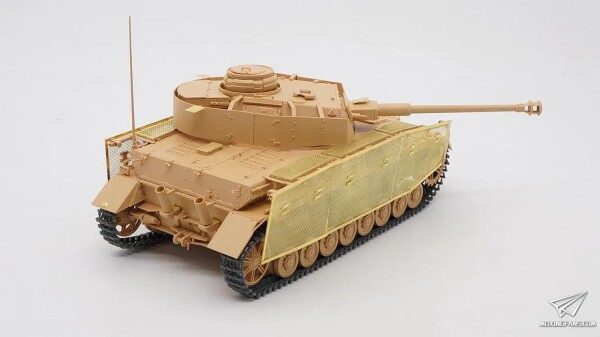 Збірна модель 1/35 Німецький середній танк Pz.Kpfw.IV Ausf.J Late Production / Pz.Beob.Wg.IV Ausf.F з робочими траками RFM RM-5033 детальное изображение Военная техника 