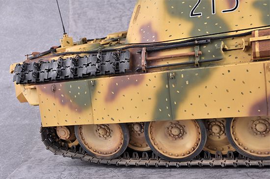 Сборная модель 1/16 Немецкий танк Sd.Kfz.171 Panther Ausf.G ранняя версияТрумпетер 00928 детальное изображение Бронетехника 1/16 Бронетехника
