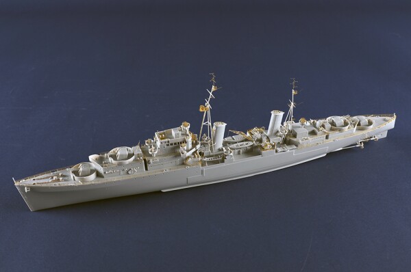 Збірна модель 1/350 Британський легкий крейсер HMS Scylla Trumpeter 05368 детальное изображение Флот 1/350 Флот