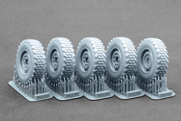 Набір коліс для Unimog U1300L MPT 80 від Revell ScaleX WM-35046 детальное изображение Колёса Афтермаркет