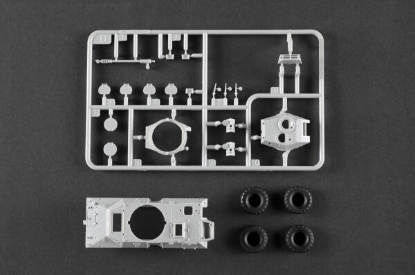 Збірна модель 1/72 Легка броньована машина LAV-150 з гарматою 90-мм Cockerell Trumpeter 07443 детальное изображение Бронетехника 1/72 Бронетехника