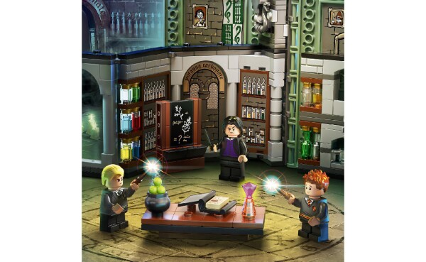 LEGO Harry Potter At Hogwarts: Potions Lesson 76383 детальное изображение Harry Potter Lego