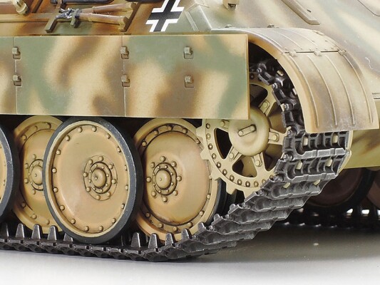 Scale model 1/48 Tank Panther Ausf. D Tamiya 32597 детальное изображение Бронетехника 1/48 Бронетехника