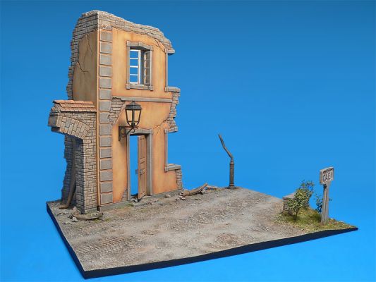 Деревенская дорога с разрушенным домом детальное изображение Строения 1/35 Диорамы
