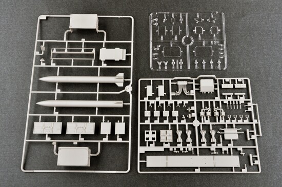 Сборная модель 1/35 Пусковая установка ЗРК MIM-104F0 Патриот (PAC-3) Трумпетер 01037 детальное изображение Зенитно ракетный комплекс Военная техника