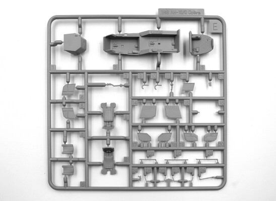 Збірна модель 1/48 Вертоліт AH-1G Cobra та аеродромне покриття США M8A1 ICM 48298 детальное изображение Вертолеты 1/48 Вертолеты