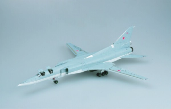 Сборная модель 1/72 Стратегический бомбардировщик Ту-22М2 «Backfire B» Трумпетер 01655 детальное изображение Самолеты 1/72 Самолеты