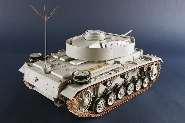 Збірна модель 1/16 Танк Pz.Kpfw.III Ausf.J Trumpeter 00955 детальное изображение Бронетехника 1/16 Бронетехника