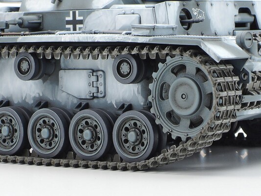 Scale model 1/35 German tank Pz.Kpfw.III Ausf.N Tamiya 35290 детальное изображение Бронетехника 1/35 Бронетехника