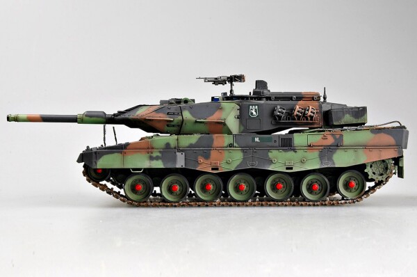 Збірна модель 1/35 Танк Leopard 2 A5/A6NL HobbyBoss 82423 детальное изображение Бронетехника 1/35 Бронетехника