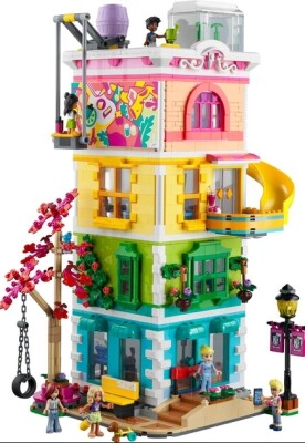 Конструктор LEGO Friends Хартлейк-Сіті. Громадський центр 41748 детальное изображение Friends Lego