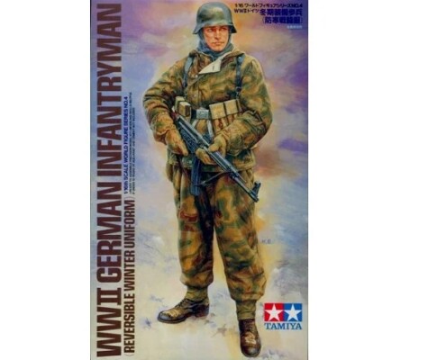 Сборная модель 1/16 Фигура Немецкий пехотинец времен Второй мировой войны (зимняя форма) детальное изображение Фигуры 1/16 Фигуры