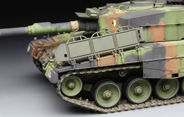 Сборная модель 1/35 Немецкий основной боевой танк Леопард 2 А4 Менг TS-016 детальное изображение Бронетехника 1/35 Бронетехника