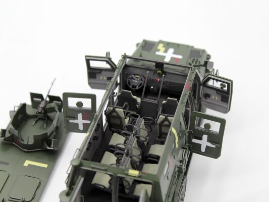 Сборная модель 1/35 «Казак-002» MRAP ICM 35014 + Набор акриловых красок для боевых машин ВСУ детальное изображение Комплекты 