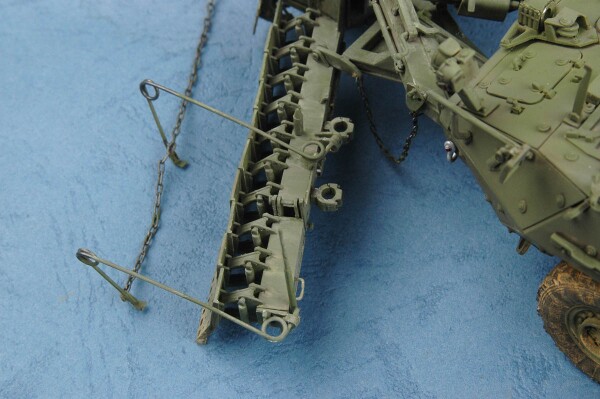 Сборная модель 1/35 Инженерная машина M1132 Страйкер с минным тралом SMP/AMP Трумпетер 01575 детальное изображение Бронетехника 1/35 Бронетехника