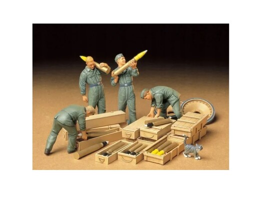 Сборная модель 1/35 Фигуры Немецкий танковый экипаж, заряжающий боеприпасы Tamiya 35188 детальное изображение Фигуры 1/35 Фигуры