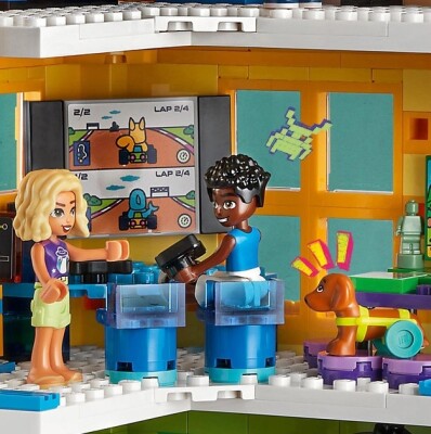 Конструктор LEGO Friends Хартлейк-Сіті. Громадський центр 41748 детальное изображение Friends Lego