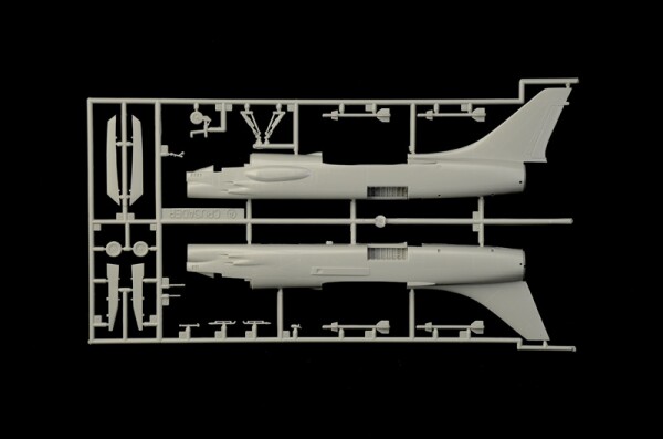 Збірна модель 1/72 Літак F-8E Crusader Italeri 1456 детальное изображение Самолеты 1/72 Самолеты