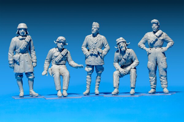 Збірна модель 1/35 Фігури Італійський танковий екіпаж Другої світової війни (смоляні голови) MiniArt 35500 детальное изображение Фигуры 1/35 Фигуры
