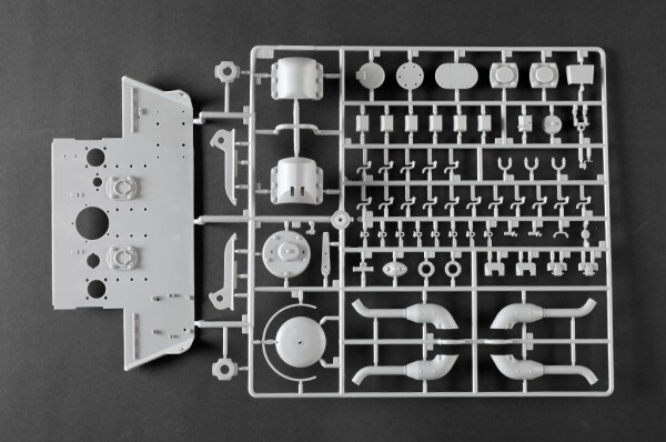 Збірна модель 1/16 Танк Pz.Kpfw.VI Sd.Kfz.182 Тигр II (вежа Henschel зі 105-мм гарматою) Trumpeter 00949 детальное изображение Бронетехника 1/16 Бронетехника