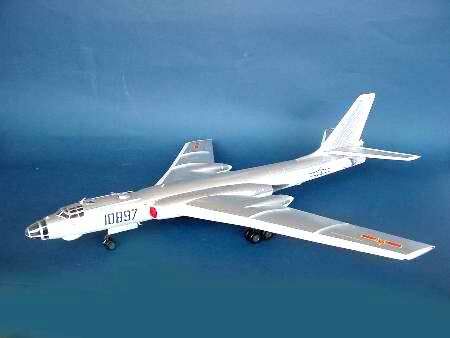 Сборная модель тяжелого реактивного бомбардировщика Tu-16K-26 Badger G/Китайский H-6 детальное изображение Самолеты 1/72 Самолеты