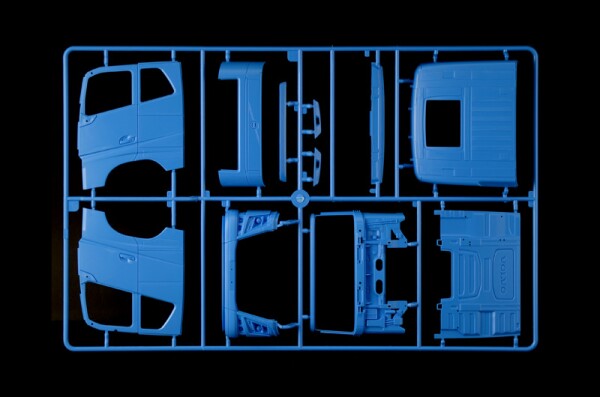 Сборная модель 1/24 Грузовой автомобиль / тягач Volvo FH Low Roof Italeri 3967 детальное изображение Грузовики / прицепы Гражданская техника