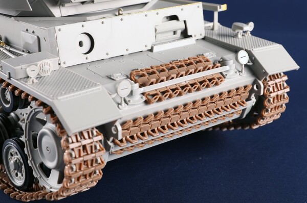 Збірна модель 1/16 Танк Pz.Kpfw.III Ausf.J Trumpeter 00955 детальное изображение Бронетехника 1/16 Бронетехника