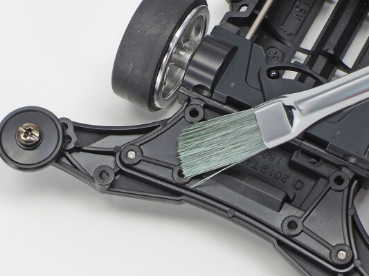 Пензлик з аплікатором (Mini 4WD Cleaning Brush) Tamiya 74163 детальное изображение Разное Инструменты