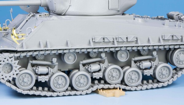 Збірна модель 1/35 Танк M4A3E8 Sherman RFM RM-5028 детальное изображение Бронетехника 1/35 Бронетехника