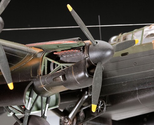 Сборная модель 1/72 Самолет Ланкастер B.III «Dambusters» Ревелл 04295 детальное изображение Самолеты 1/72 Самолеты