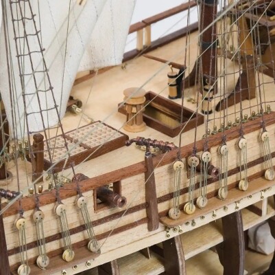 Scale wooden model 1/45 Frigate HMS &quot;Bounty&quot; (with cutaway hull) OcCre 14006 детальное изображение Корабли Модели из дерева