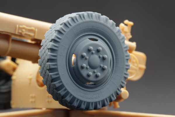 preview Набор колес для Д-30 (обычные и деформированные) от Trumpeter ScaleX WM 35014C