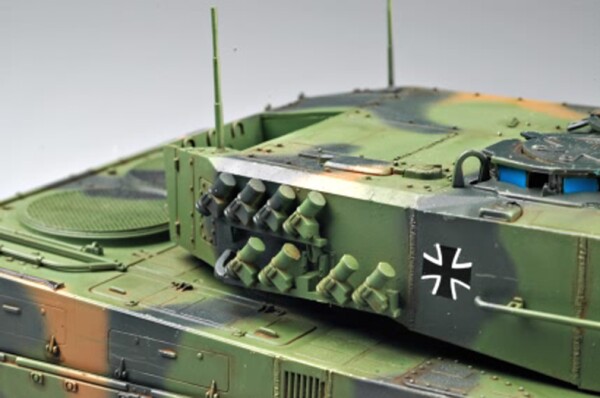 Збірна модель 1/35 Німецький танк Leopard 2 А4 HobbyBoss 82401 детальное изображение Бронетехника 1/35 Бронетехника