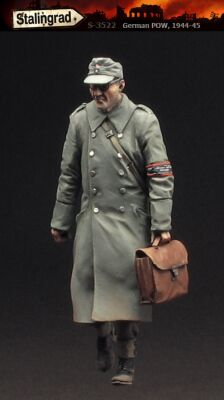 Пленный немецкийm солдат, 1944-1945 детальное изображение Фигуры 1/35 Фигуры
