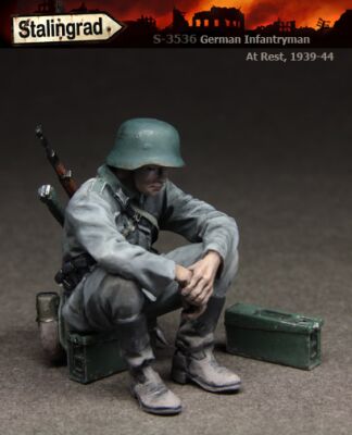 Немецкий пехотинец на привале, 1939-1944 детальное изображение Фигуры 1/35 Фигуры