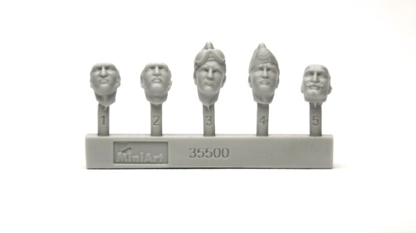 Збірна модель 1/35 Фігури Італійський танковий екіпаж Другої світової війни (смоляні голови) MiniArt 35500 детальное изображение Фигуры 1/35 Фигуры