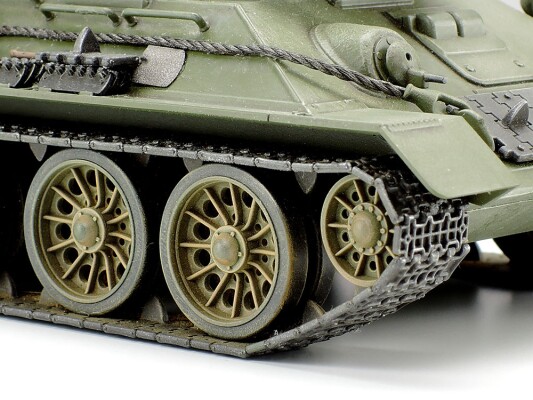 Збірна модель 1/48 Танк Т-34-85 Tamiya 32599 детальное изображение Бронетехника 1/48 Бронетехника