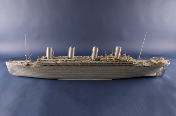 Scale model 1/200 Hospital ship Britannic Trumpeter 03721 детальное изображение Флот 1/200 Флот