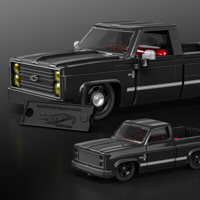 Коллекционная машинка-конструктор Hot Wheels Brick Shop Speed Chevy 83 Silverado JKG42 детальное изображение Hot Wheels 
