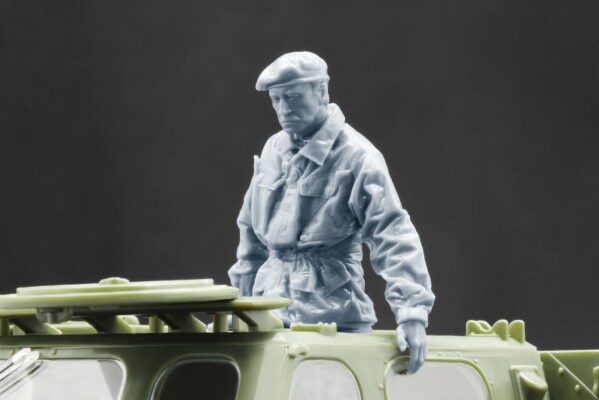 Фигурка 1/35 британского командира Stalwart в кабине ScaleX FX-35001 детальное изображение Фигуры 1/35 Фигуры