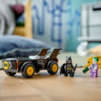 Конструктор LEGO Super Heroes DC Погоня на Бэтмобиле: Бэтмен против Джокера 76264 детальное изображение DC Lego