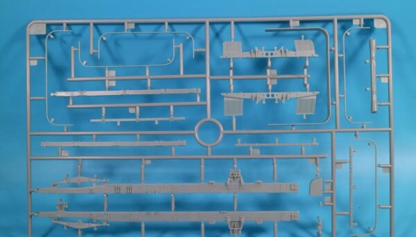 Сборная модель 1/35 советский грузовой автомобиль ЗиЛ-131 (ранний) Бронко 35193 детальное изображение Автомобили 1/35 Автомобили