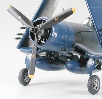 Збірна модель 1/48 Винищувач США Vought F4U-1D Cors.w/ «Мото-буксир» Tamiya 61085 детальное изображение Самолеты 1/48 Самолеты